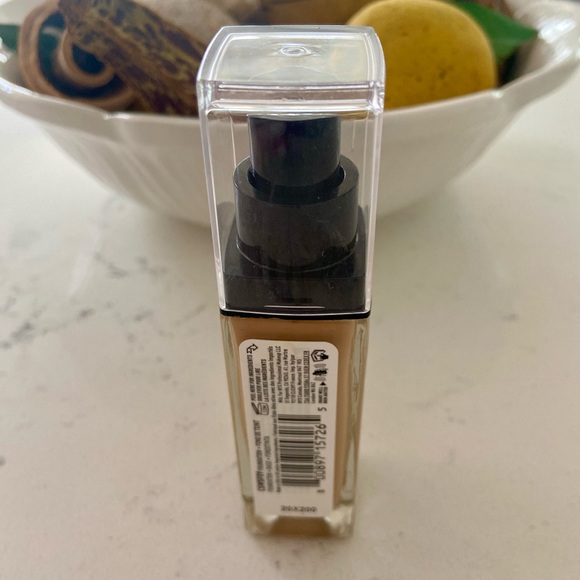 NYX Foundation in Medium Olive - Picture 3 of 4